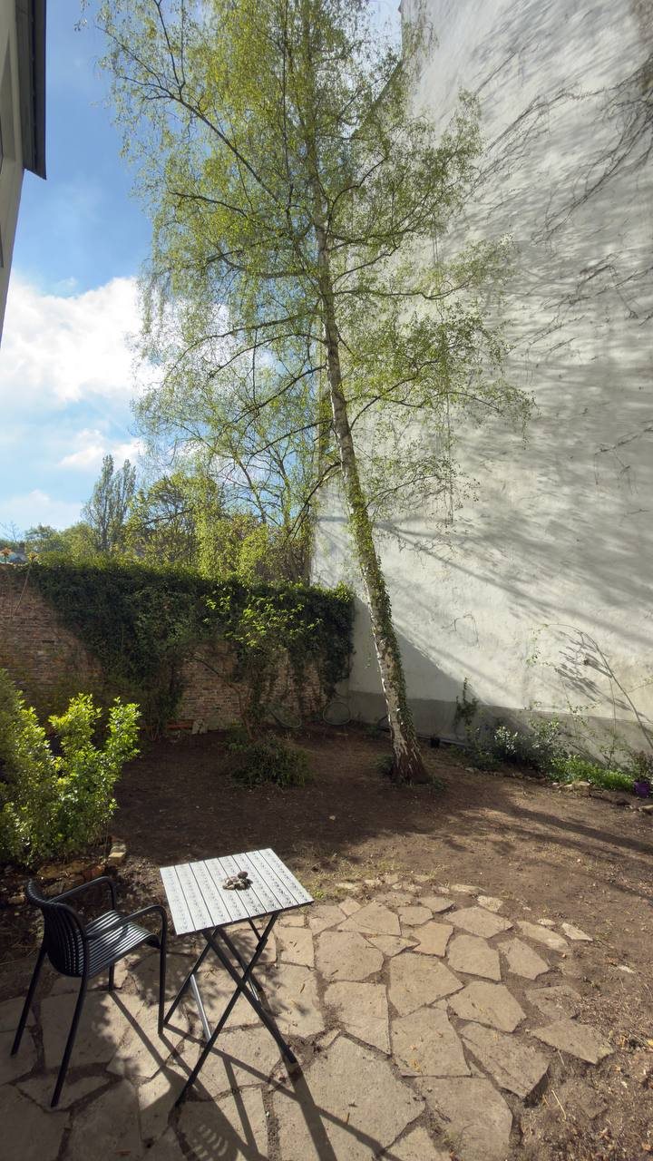 Innengarten mit Tisch